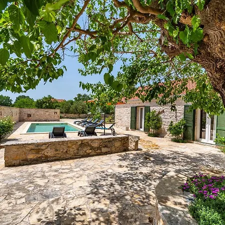 Vakantiehuis Poolincluded - Villa Zvonko *