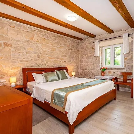Vakantiehuis Poolincluded - Villa Zvonko *