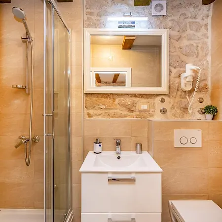 Poolincluded - Villa Zvonko Vakantiehuis Podlug