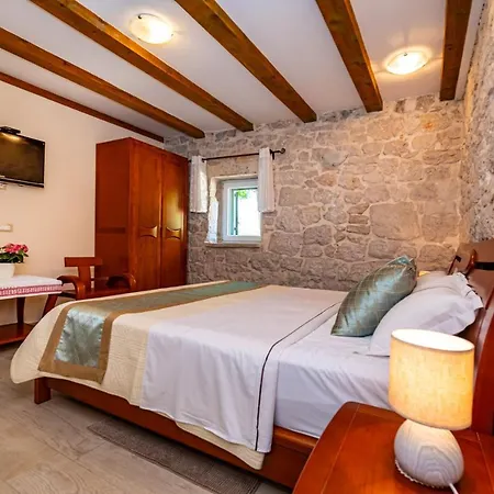 Poolincluded - Villa Zvonko Vakantiehuis *