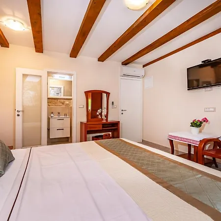 Poolincluded - Villa Zvonko Vakantiehuis *