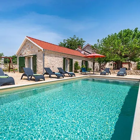 Vakantiehuis Poolincluded - Villa Zvonko *