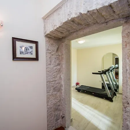 Poolincluded - Villa Zvonko Vakantiehuis Podlug