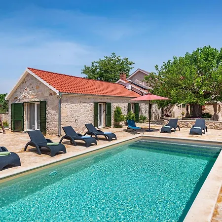 Poolincluded - Villa Zvonko Vakantiehuis Podlug