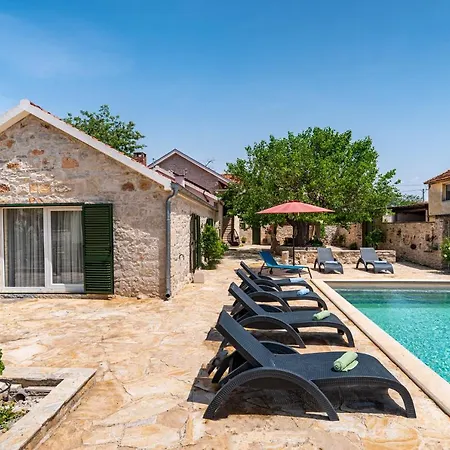 Vakantiehuis Poolincluded - Villa Zvonko Podlug