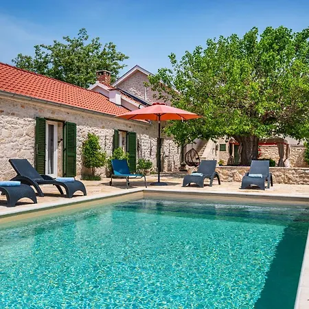 Vakantiehuis Poolincluded - Villa Zvonko Podlug