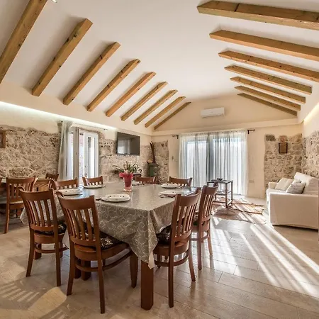 Vakantiehuis Poolincluded - Villa Zvonko *