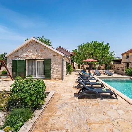 Vakantiehuis Poolincluded - Villa Zvonko Podlug
