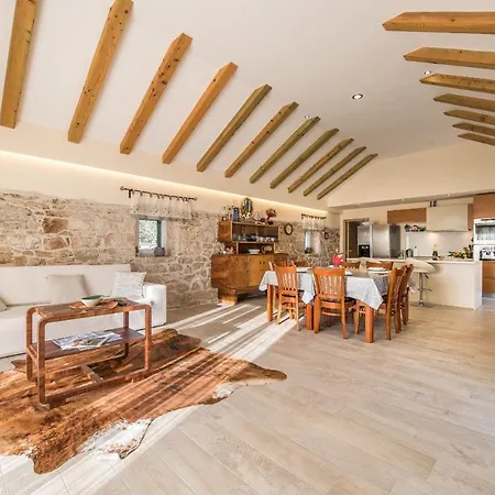 Vakantiehuis Poolincluded - Villa Zvonko *