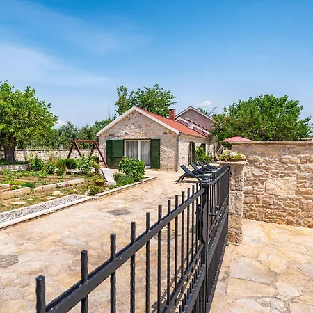 Poolincluded - Villa Zvonko Podlug